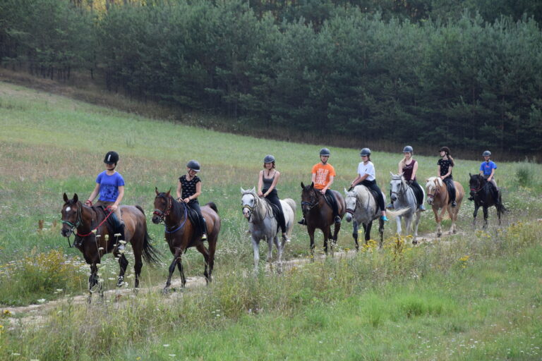Obóz jeździecko-rowerowy – Kurozwęki 2018